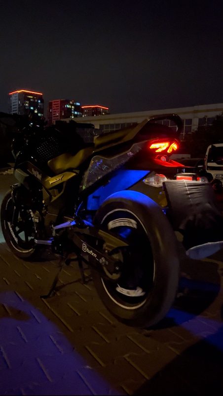 Ankara Şaşmaz'da motosiklete uygulanan LED aydınlatma ve kaplama çalışması